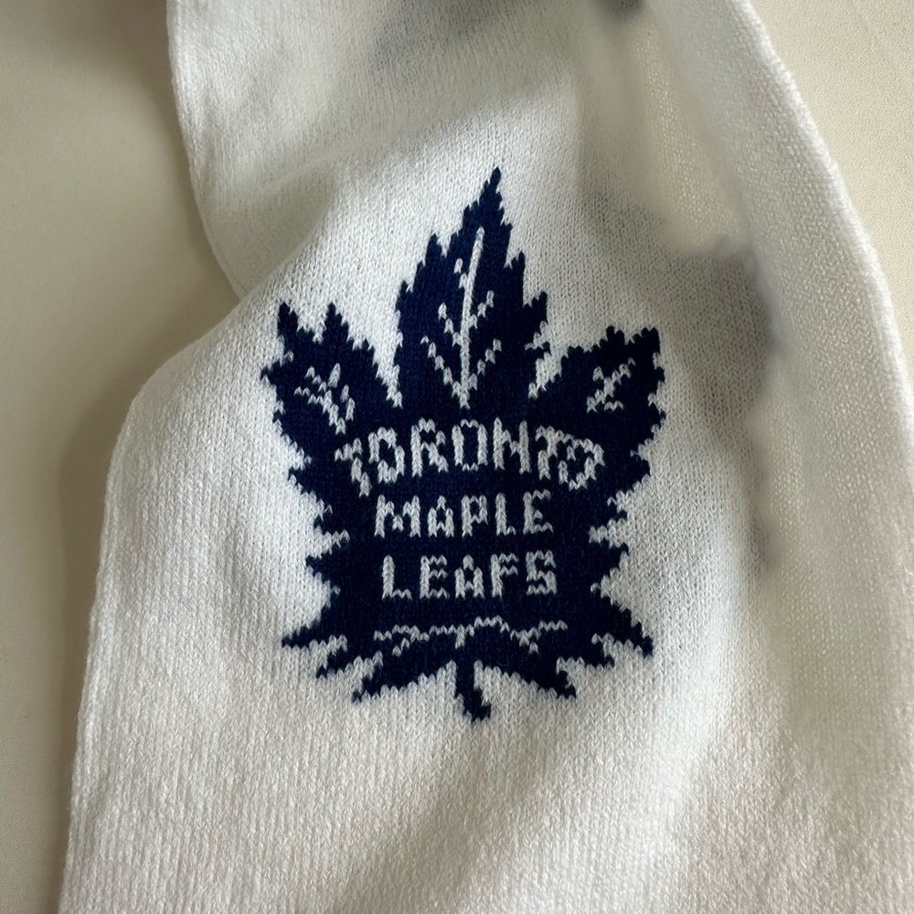 Toronto Maple Leafs Scarf - Picture 5 of 6